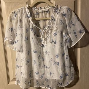 Adorable Abercrombie & Fitch blouse, size XS. White with blue flowers.